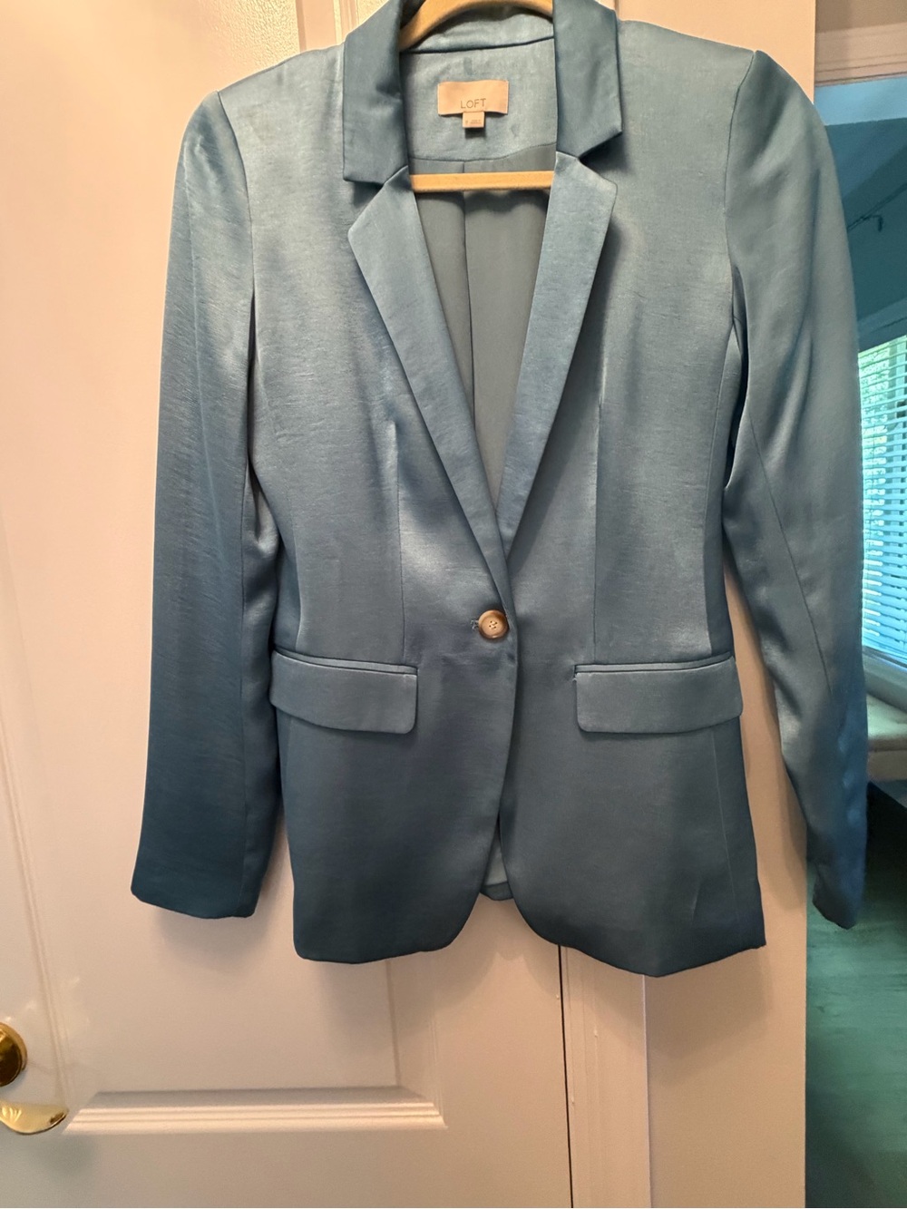 LOFT Women's Light Blue Single-Button Tailored Blazer. Size 0
